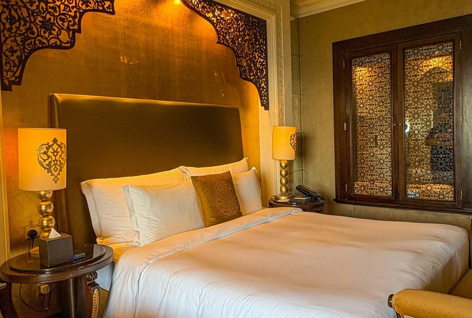 Where to Stay for Texas Convention Weekends: Hotels Connected to Major Venues: luxury hotel room interior for convention stay guide